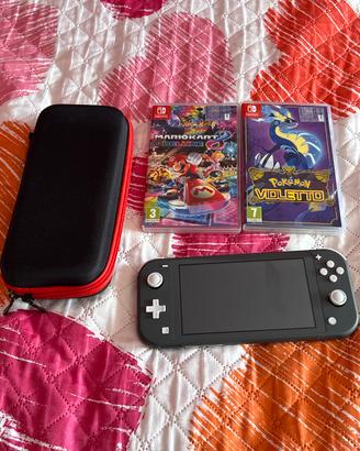 Nintendo switch con fodera e relativi giochi