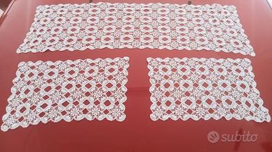 Tris di centri ad uncinetto