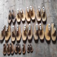 Vecchie forme di legno da calzolaio