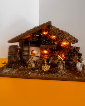 Capanna Presepe Completa con Luci e Statuine