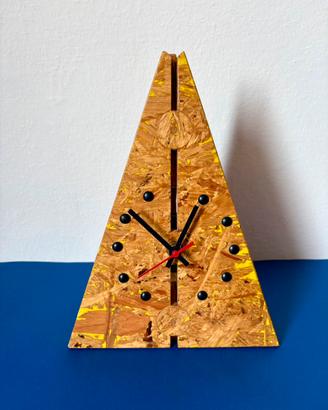 Orologio tavolo triangolare in legno artigianale
