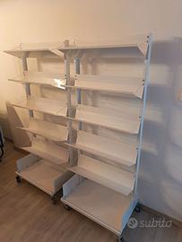 Scaffalatura libreria con ruote