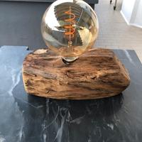 Lampada in legno naturale