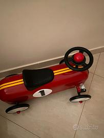 Gioco auto cavalcabile bambino