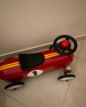 Gioco auto cavalcabile bambino