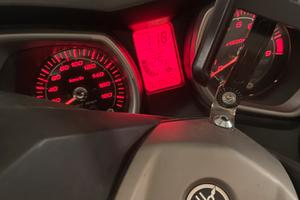 Yamaha X-Max 400 del 2013 incidendato