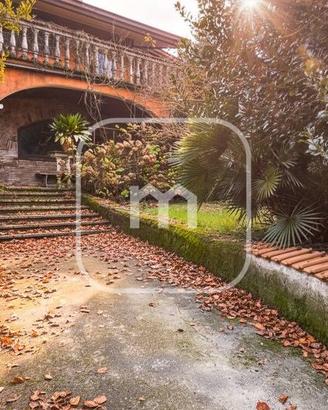 Villetta a schiera di 260 m² con più di 5 locali a
