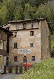 Fabbricato con terreni a Rigosa, vicino a Selvino