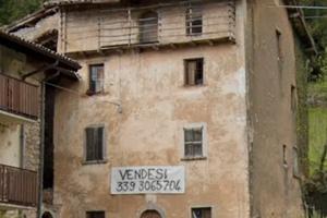 Fabbricato con terreni a Rigosa, vicino a Selvino