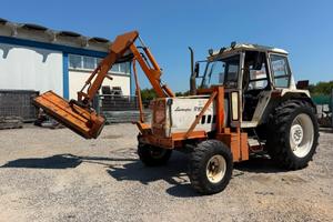 Trattore agricolo LAMBORGHINI R854 con trincia