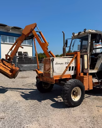 Trattore agricolo LAMBORGHINI R854 con trincia