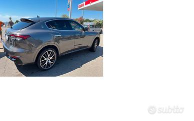 Maserati Levante 350 cv