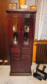 Mobile in legno con vetrina