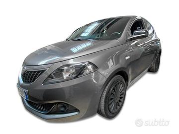 Lancia YPSILON 1.0 70cv Firefly Hybrid S&S Silver