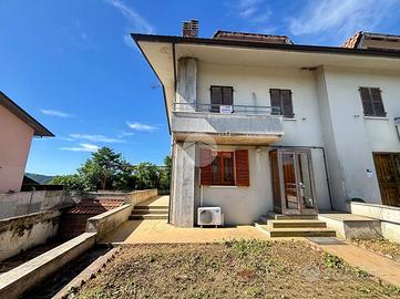 CASA SEMINDIPENDENTE A COLLI AL METAURO