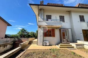 CASA SEMINDIPENDENTE A COLLI AL METAURO