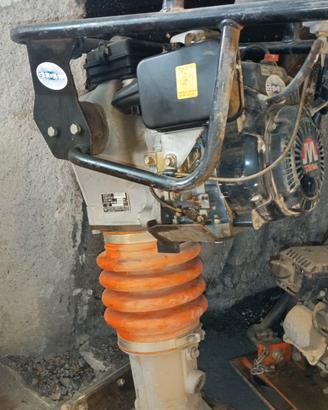 Vibrocostipatore a scoppio 4 T marca MIKASA