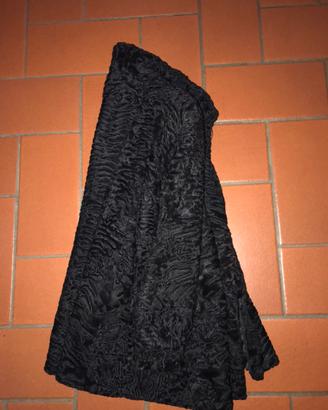 Pelliccia di agnellino nero con interno in raso