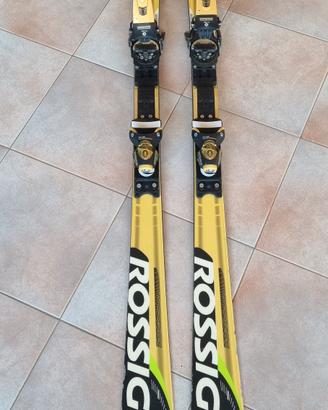 Sci da pista Rossignol con attacco
