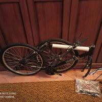 Mountain bike da uomo
- Nero