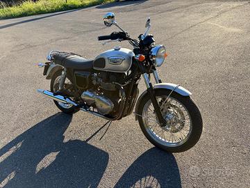 TRIUMPH BONNEVILLE (865cc) 2007