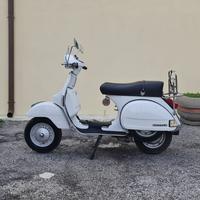 Vespa d’epoca ben tenuta
