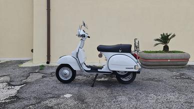 Vespa d’epoca ben tenuta