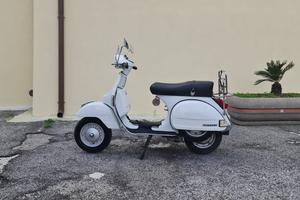 Vespa d’epoca ben tenuta