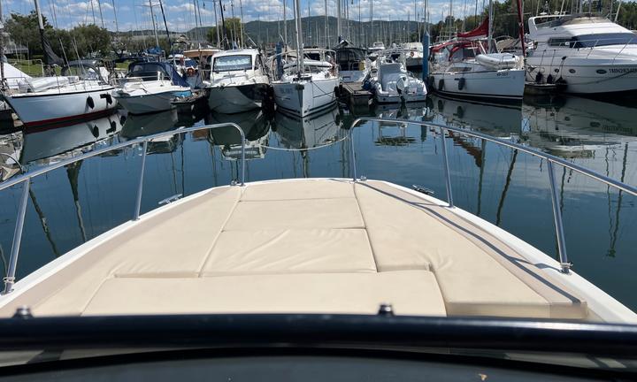 Quicksilver 875 sundeck