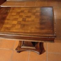 Antico tavolino scacchiera con cassetti