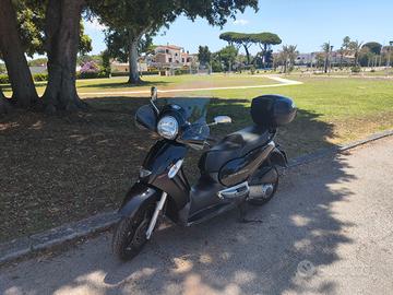Aprilia Scarabeo 300 Is