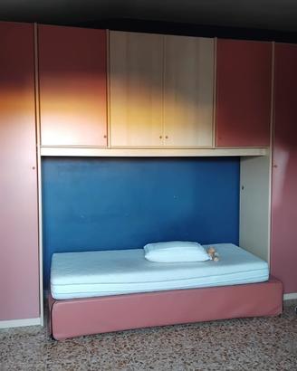 Armadio da camera con letto