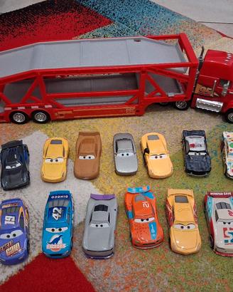 Cars - Camio Mack traspprtatore  con 16 macchinine