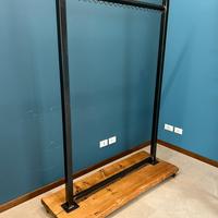 RELLA APPENDIABITI CON RUOTE, LEGNO LARICE E FERRO