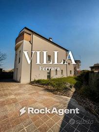 Villa di 390 m² con più di 5 locali e box auto a F