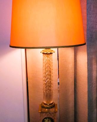 Lampada in cristallo con orologio