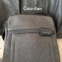 Tracolla Nuova Calvin Klein da uomo nero Grigia