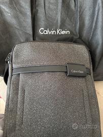 Tracolla Nuova Calvin Klein da uomo nero Grigia