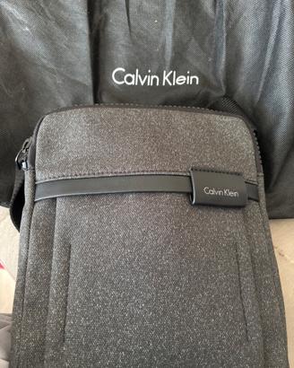 Tracolla Nuova Calvin Klein da uomo nero Grigia