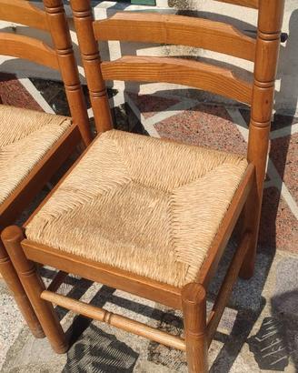Sedie in legno.  4 pezzi x 20 EUR