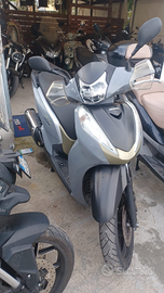 Honda SH 300 colorazione air force