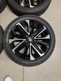 Cerchi in lega Toyota Aygo X con pneumatici invern