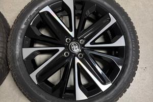 Cerchi in lega Toyota Aygo X con pneumatici invern