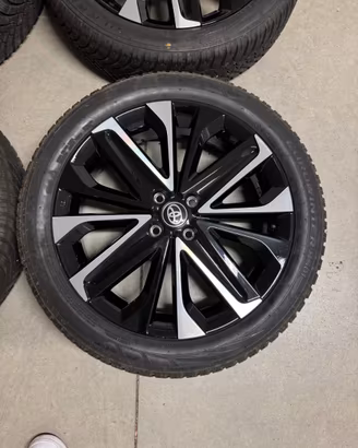 Cerchi Toyota Aygo X con pneumatici invernali