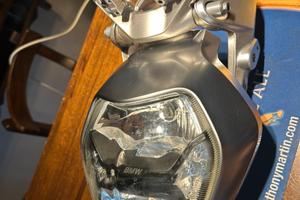 Faro BMW R1200R LC con supporto