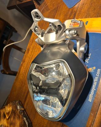 Faro BMW R1200R LC con supporto