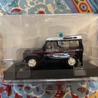 Modellini defender e campagnola Carabinieri
