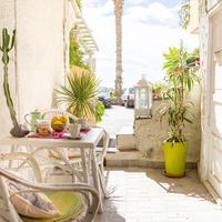 Davanti alle spiagge, piano terra e posto auto