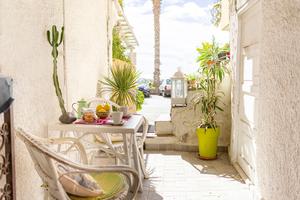 Davanti alle spiagge, piano terra e posto auto