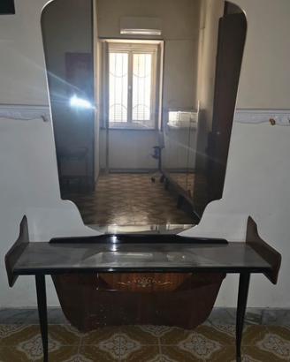 ballerina antica  in legno con specchio